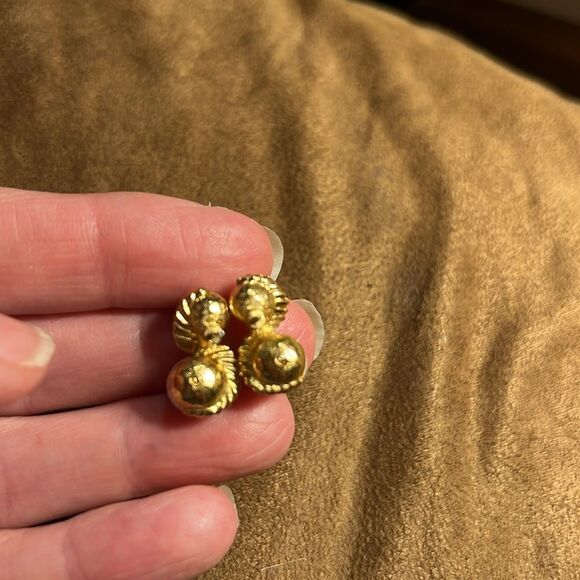 AVON VINTAGE*ELEGANCE COLLECTION DOUBLE PEARL PIERCED EARRINGS - Picture 4 of 4